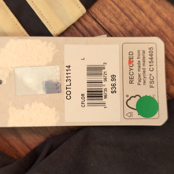 UCF *nwt* women's Colosseum long sleeve black shirt, size Large - Picture 3 of 3